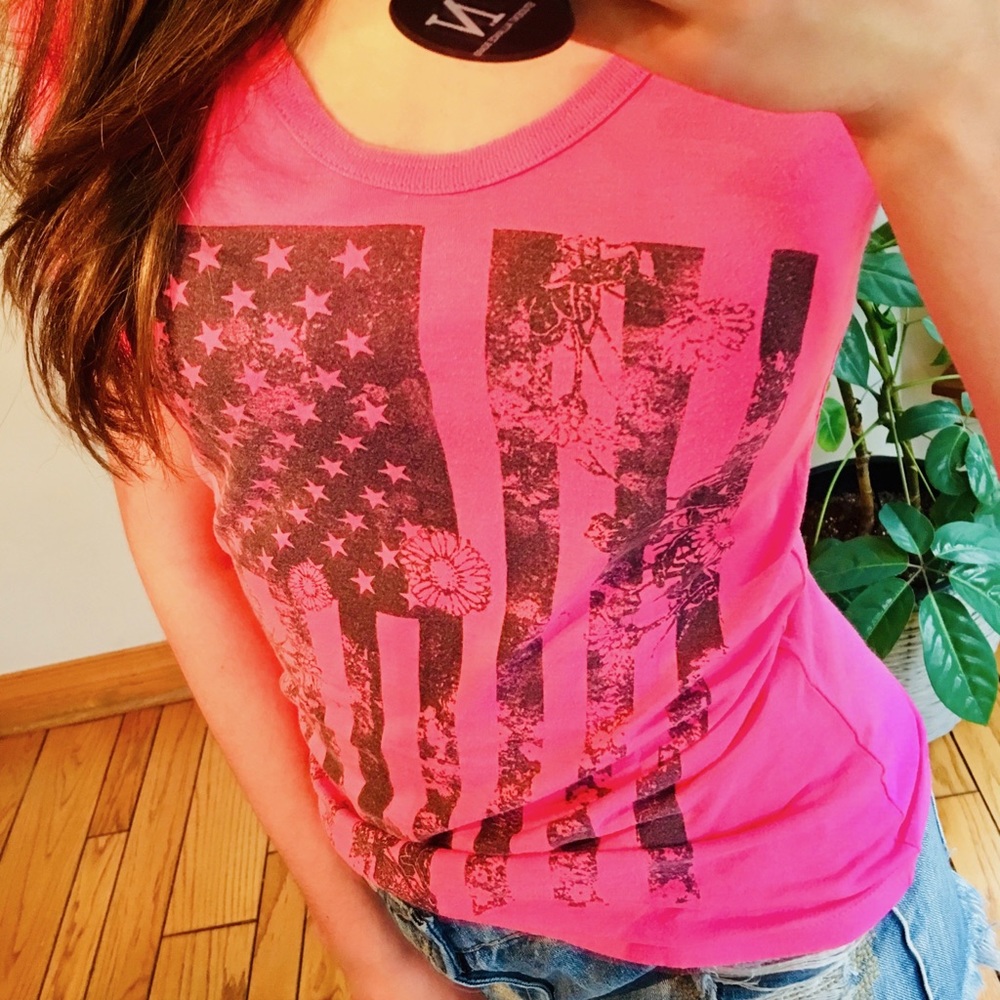 🌻 Americana Wildflower Scoop Neck